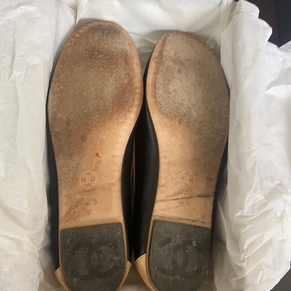 Authentic Chanel Loafers in black with gold and black hardware - Picture 2 of 5